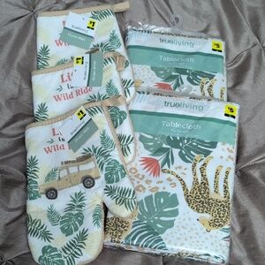 True Living Oven Mitts and Tablecloth Set